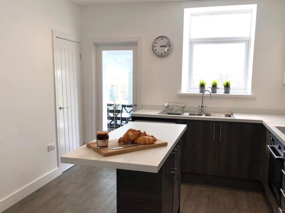 Rhondda Valleys With Breathtaking Riverside Views Llwynypia Εξωτερικό φωτογραφία
